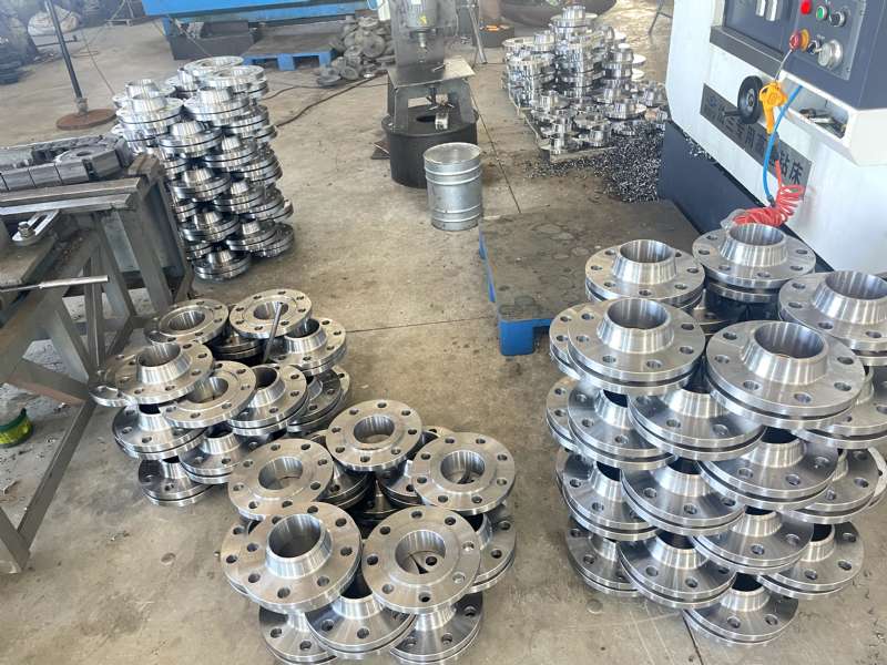 法蘭成品區(qū)一角